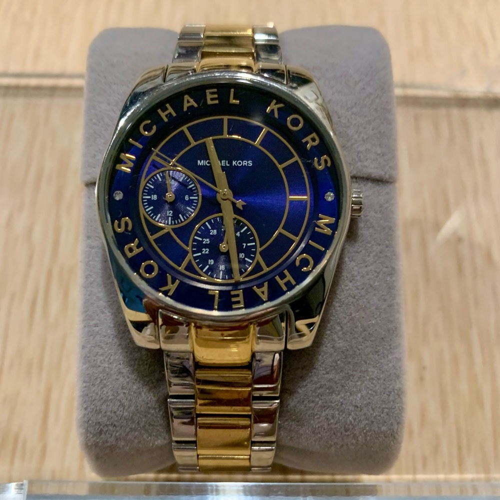 MICHAEL KORS WATCH MK6195~AUTHENTIC ~ need battery